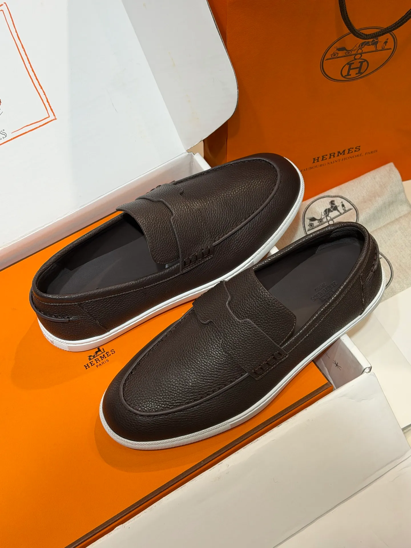 【HERMES】Top P:800💰-Size: 39-44 (38.45. Customized) H Home Freesstyle Men's Loafers Calfskin and Epsom Heritage calfskin high-top sports shoes, the soles are decorated with saddle stud buckle patterns, creating a modern urban style. Imported cowhide + cowhide lining + customized TPU outsole.
